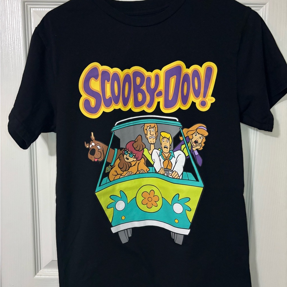 Scooby-Doo Black Short Sleeve Graphic Tee - Classic Cartoon Van Print